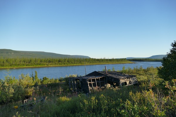 И снова старая давно покинутая база